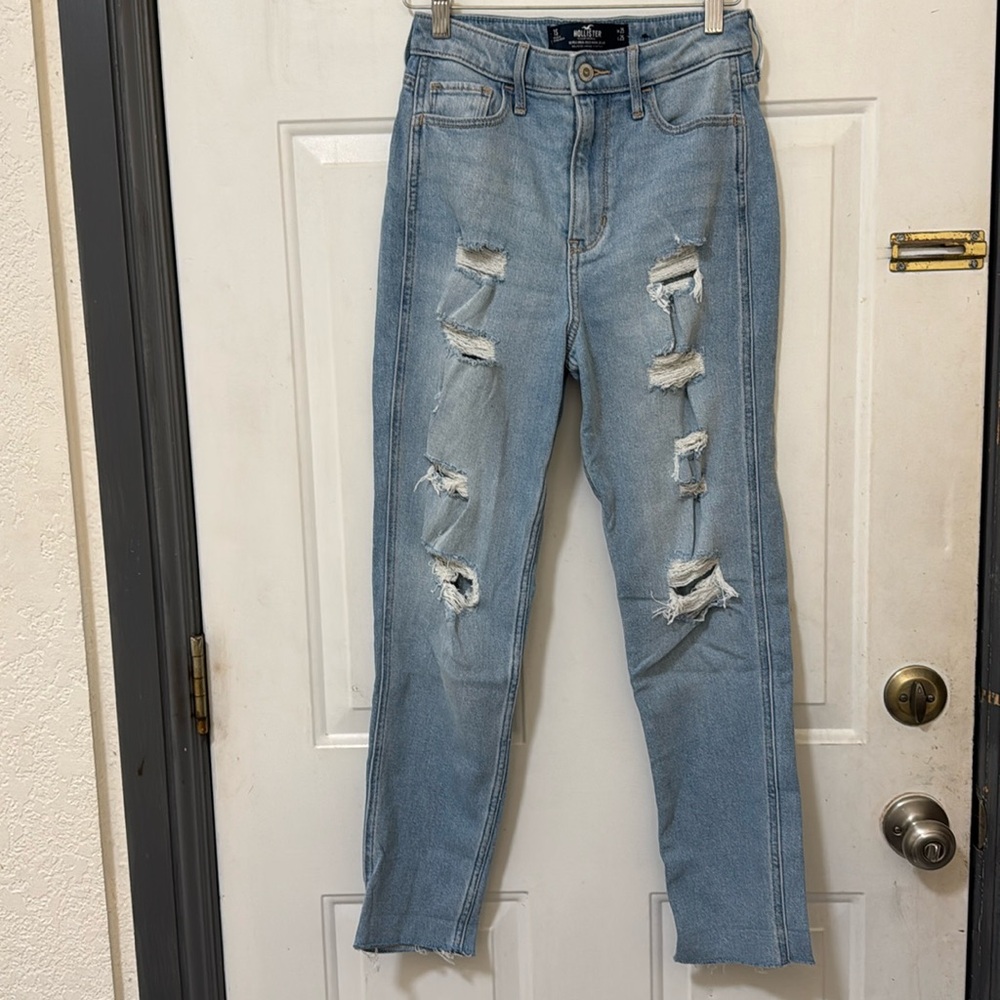 Hollister Ultra High Waisted Mom Jeans with Rips - Light blue - Size 1 Short
